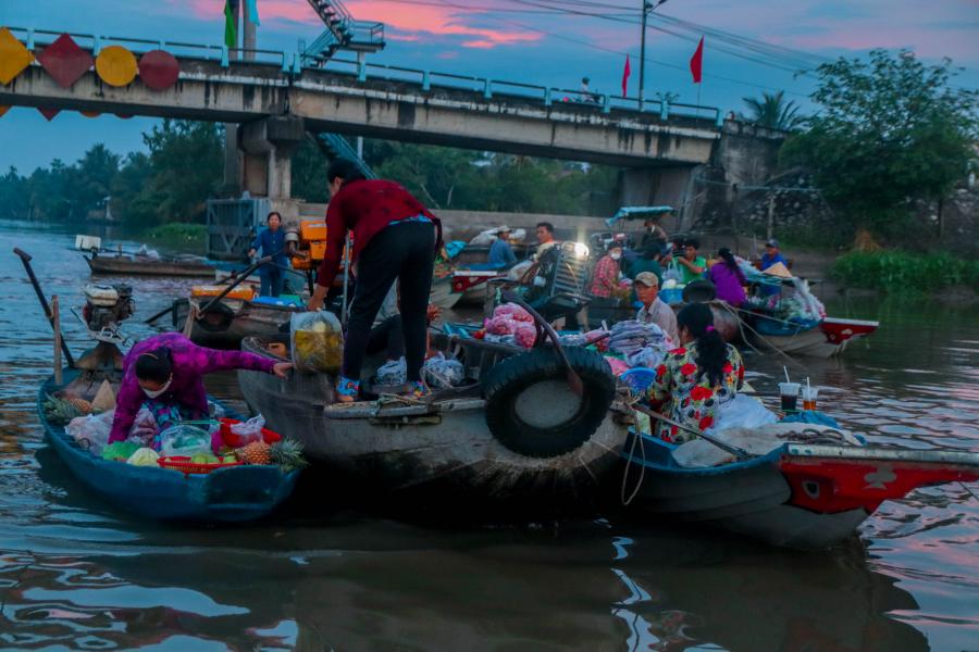 HALF DAY CAN THO - PHONG DIEN FLOATING MARKET -  SMALL CANAL - HIBPDMK1 color